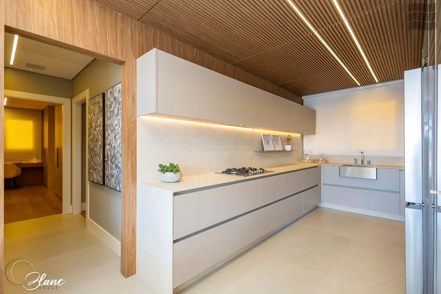 Cozinha planejada — apartamento decorado do Blanc de Rouge
